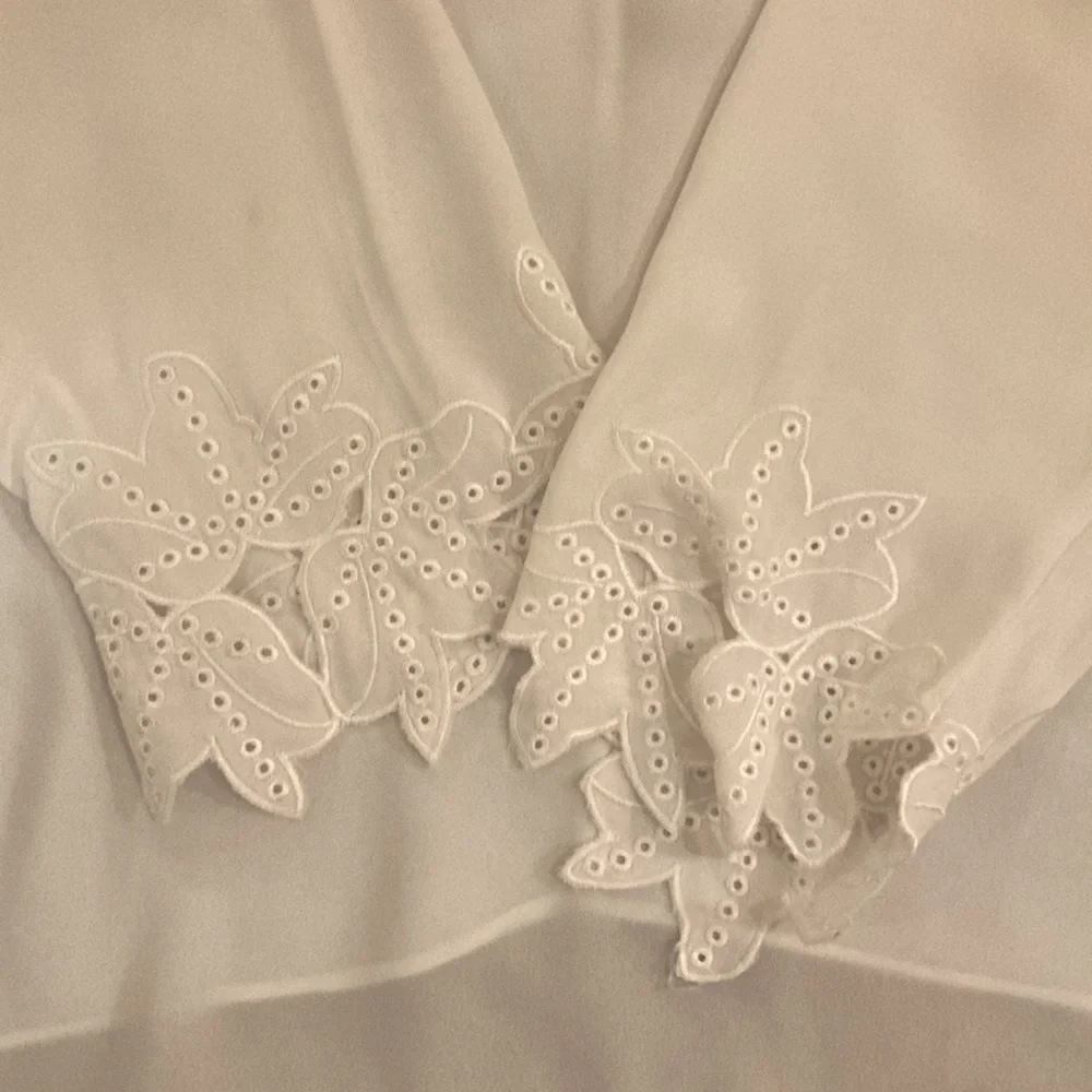 White tunic - Picture 7 of 7